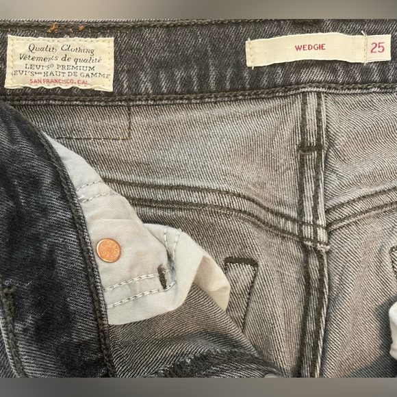 Levi’s Wedgie Straight Leg - Picture 3 of 4